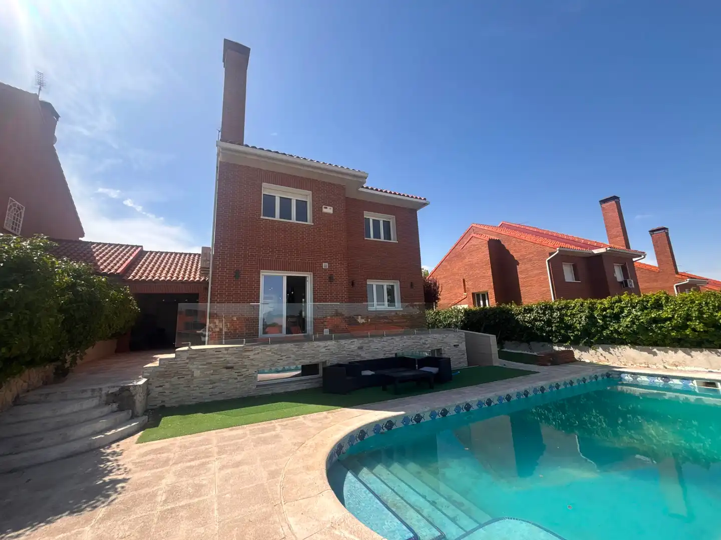 Vista exterior de Casa o chalet en venta en Rivas-Vaciamadrid con Aire acondicionado, Calefacción y Jardín privado