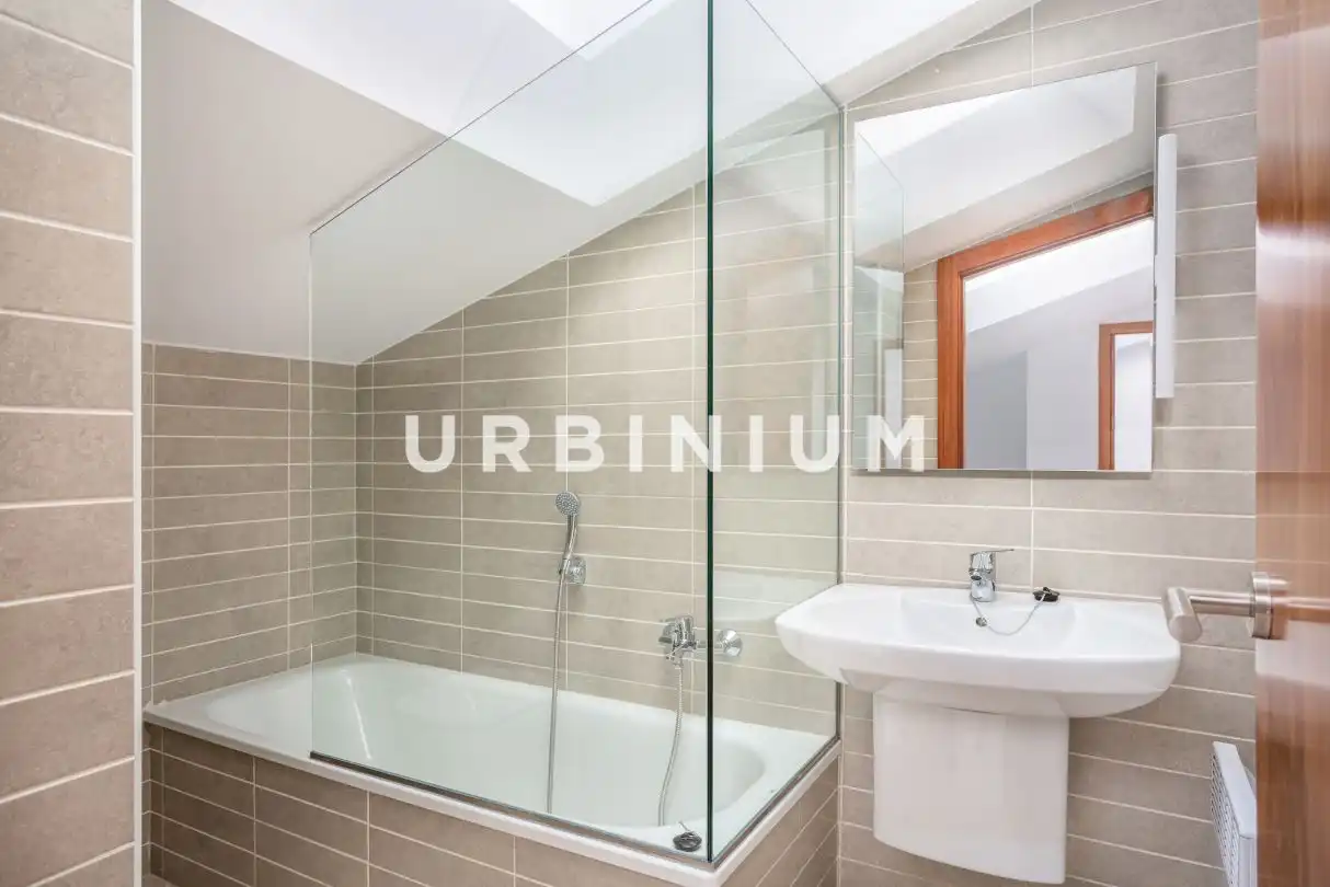 Badezimmer von Wohnungen zum Verkauf in L'Estartit mit Klimaanlage, Heizung und Terrasse