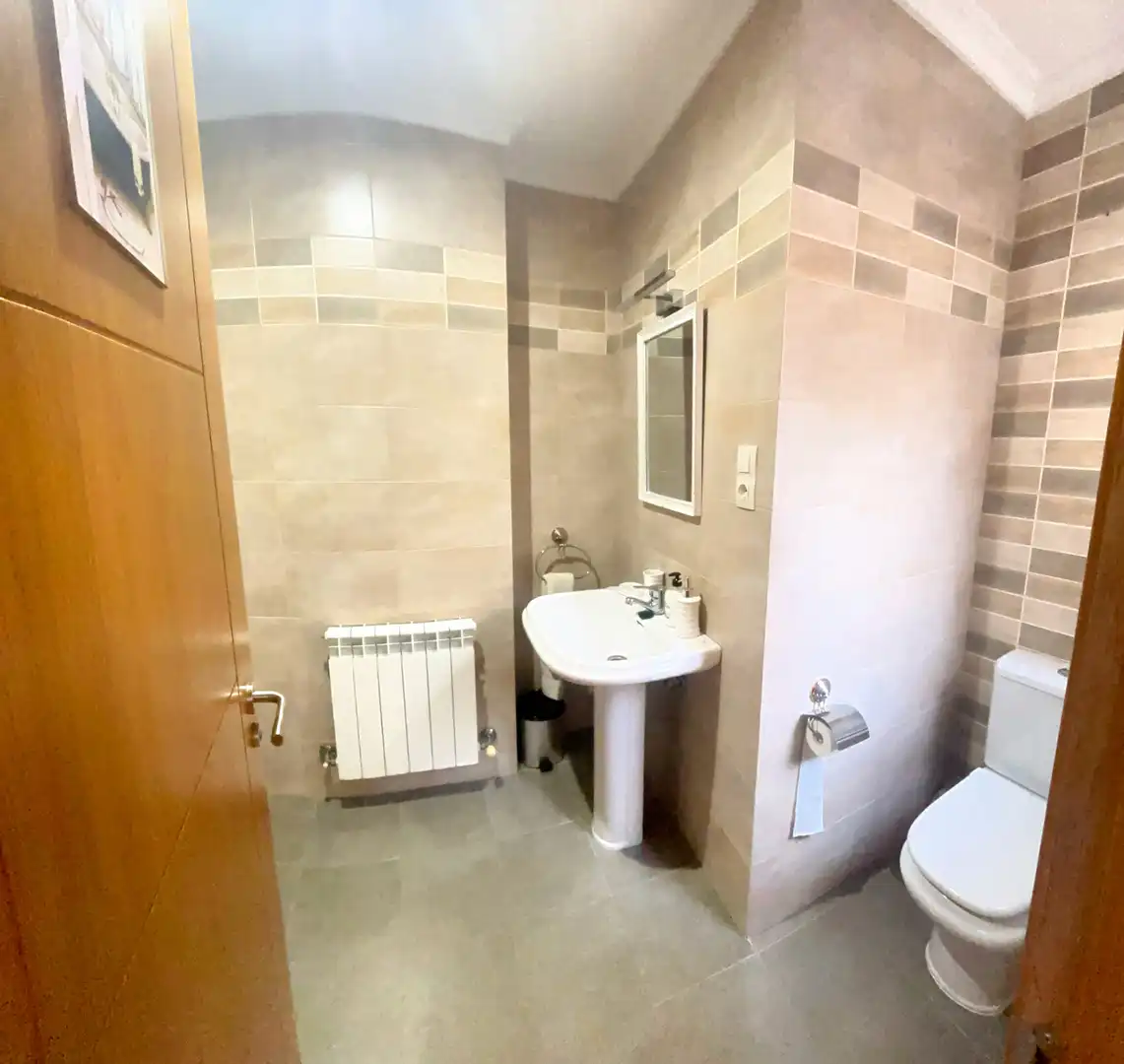 Baño de Piso de alquiler en Foz con Calefacción, Parquet y Amueblado