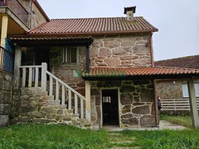 Vista exterior de Casa adosada en venda en Covelo amb Calefacció, Jardí privat i Traster