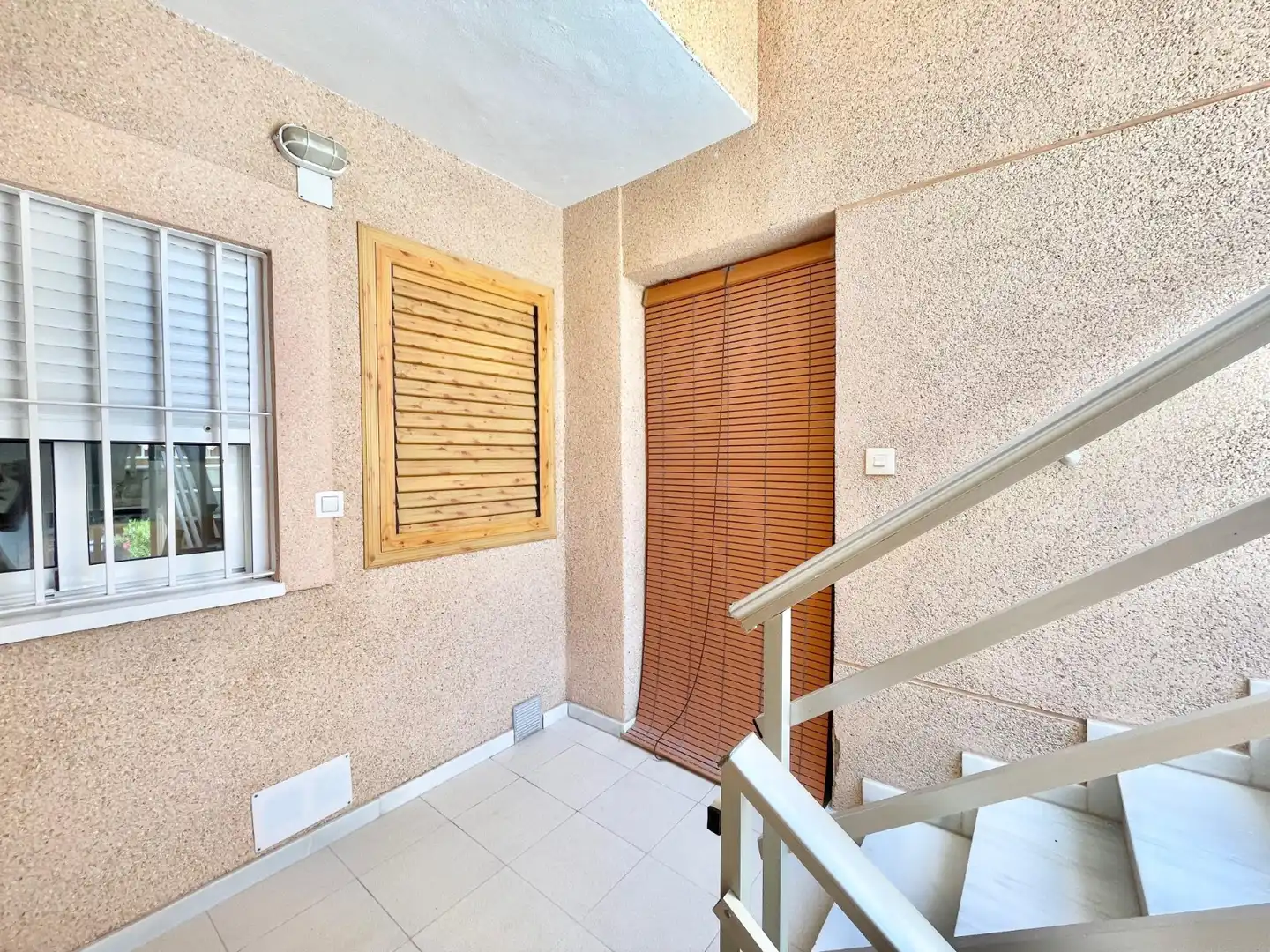 Erdgeschoss zur Miete in Torrevieja mit Klimaanlage, Heizung und Terrasse