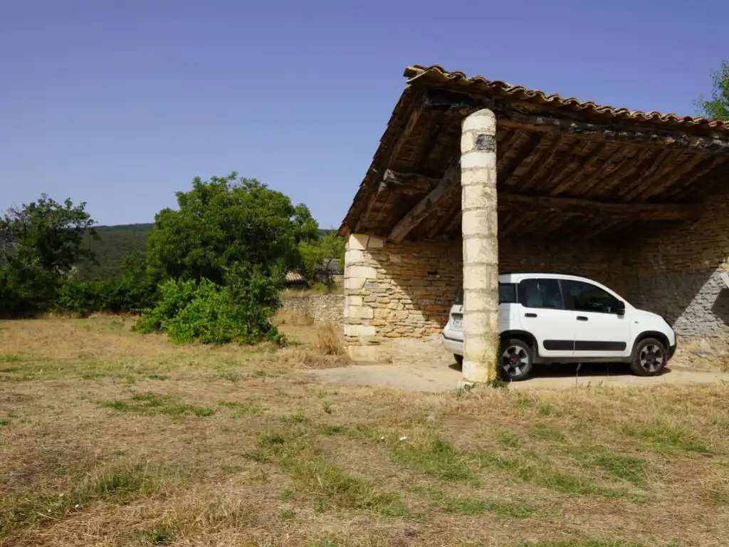 Parkplatz von Fabrikhallen zum Verkauf in Bárcabo