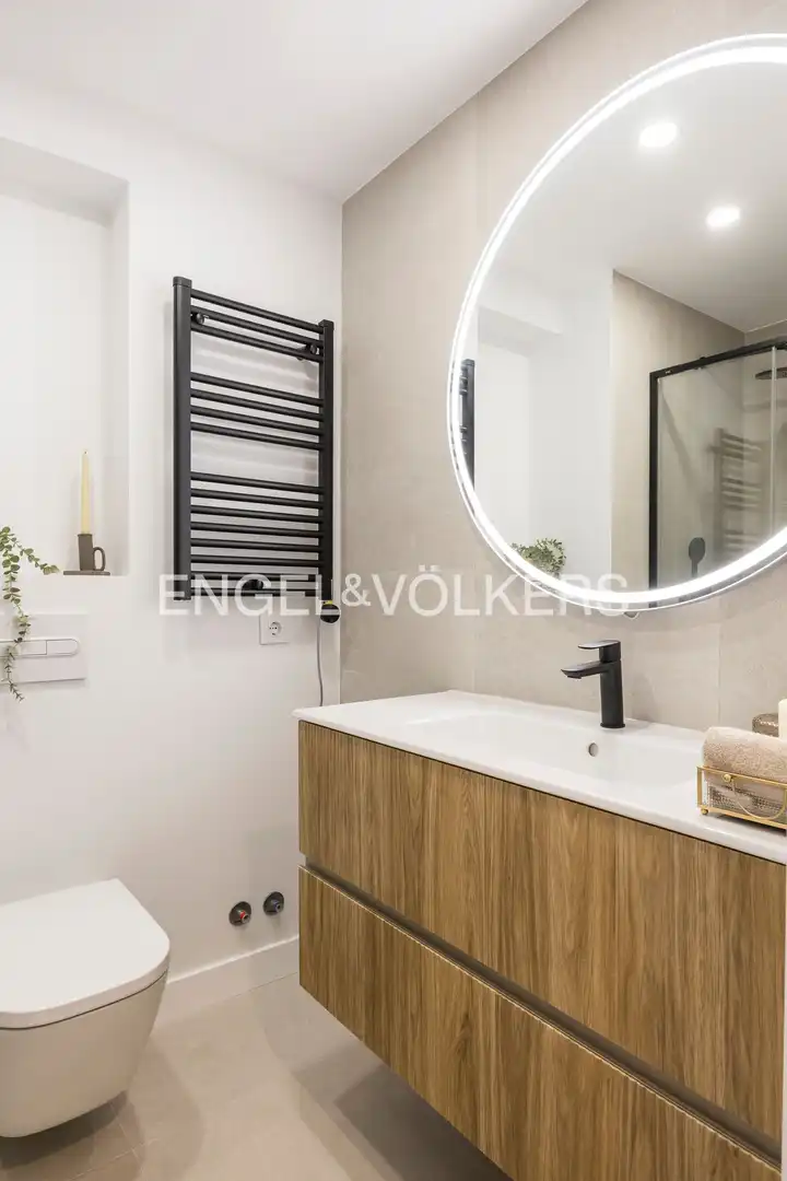 Bathroom of Flat for sale in Madrid  with Air Conditioner, Heating and Terrace