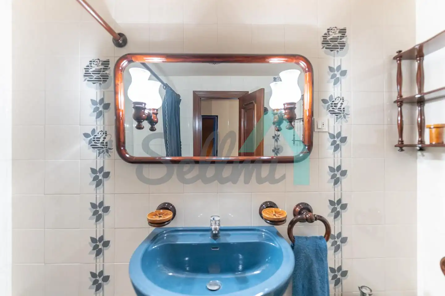 Bathroom of Flat for sale in Oviedo   with Heating, Parquet flooring and Terrace