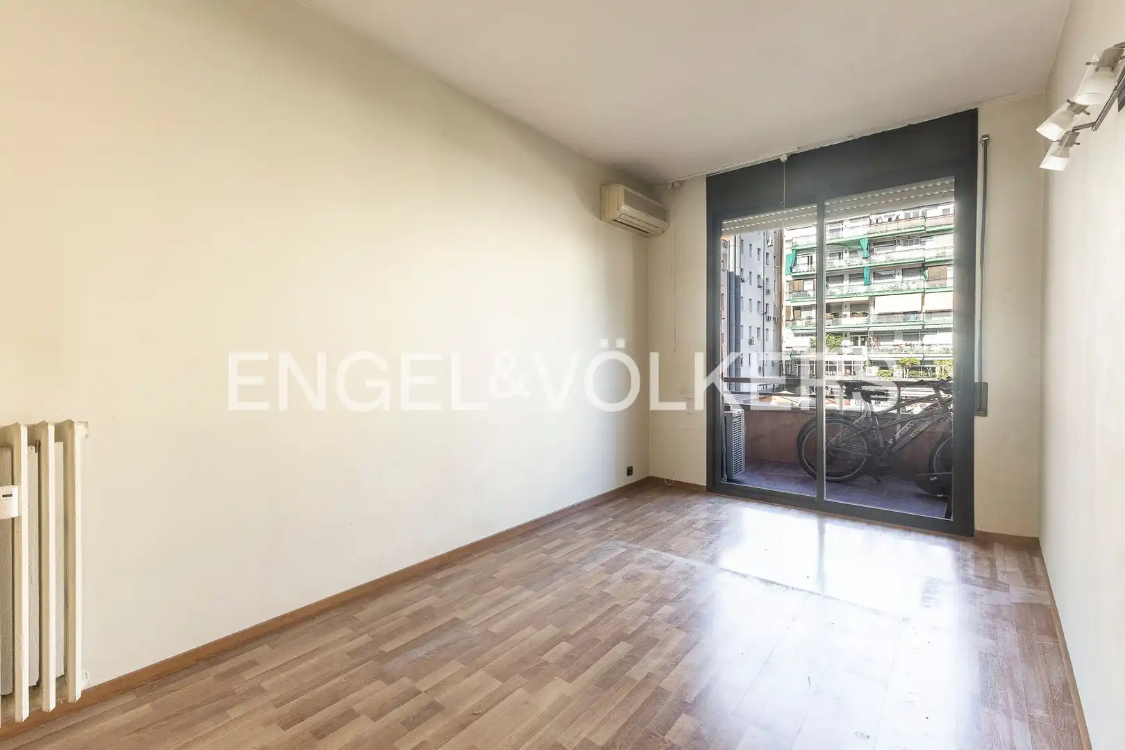 Vista exterior de Piso en venta en Barcelona con Aire acondicionado, Calefacción y Parquet