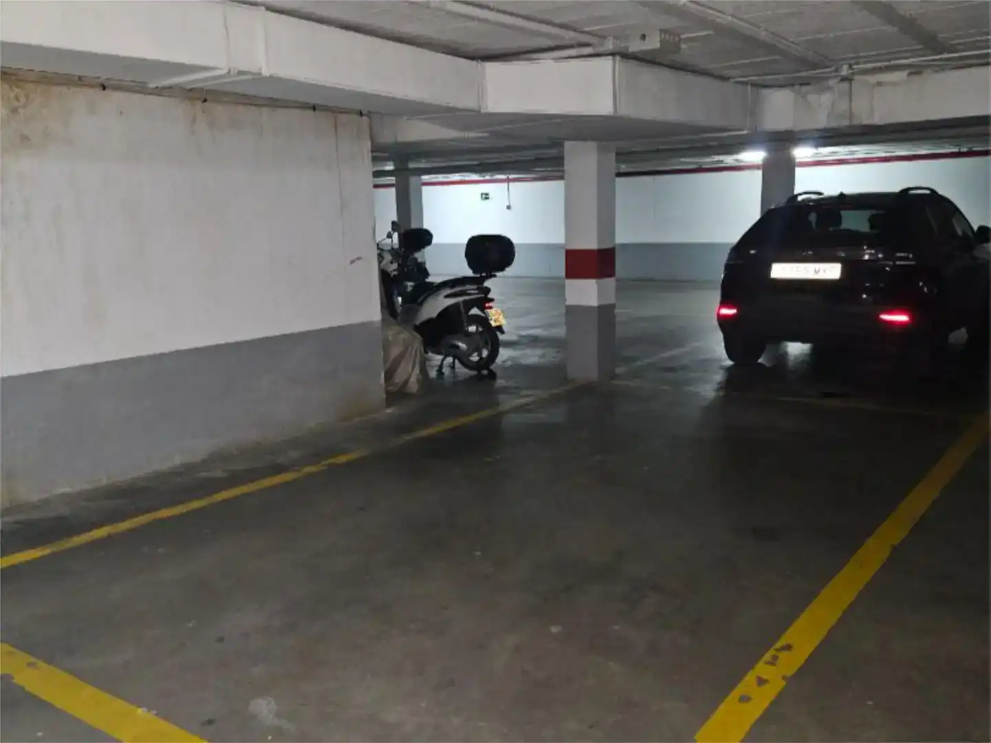 Aparcament de Pis en venda en San Juan de Aznalfarache amb Aire condicionat i Piscina
