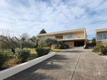 House with pool for sale in Calle Monasterio Santa María la Real