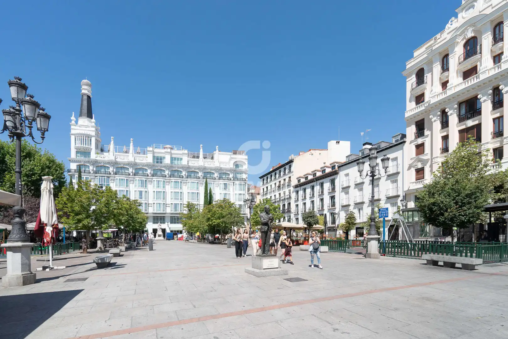Vista exterior de Piso en venta en Madrid con Calefacción