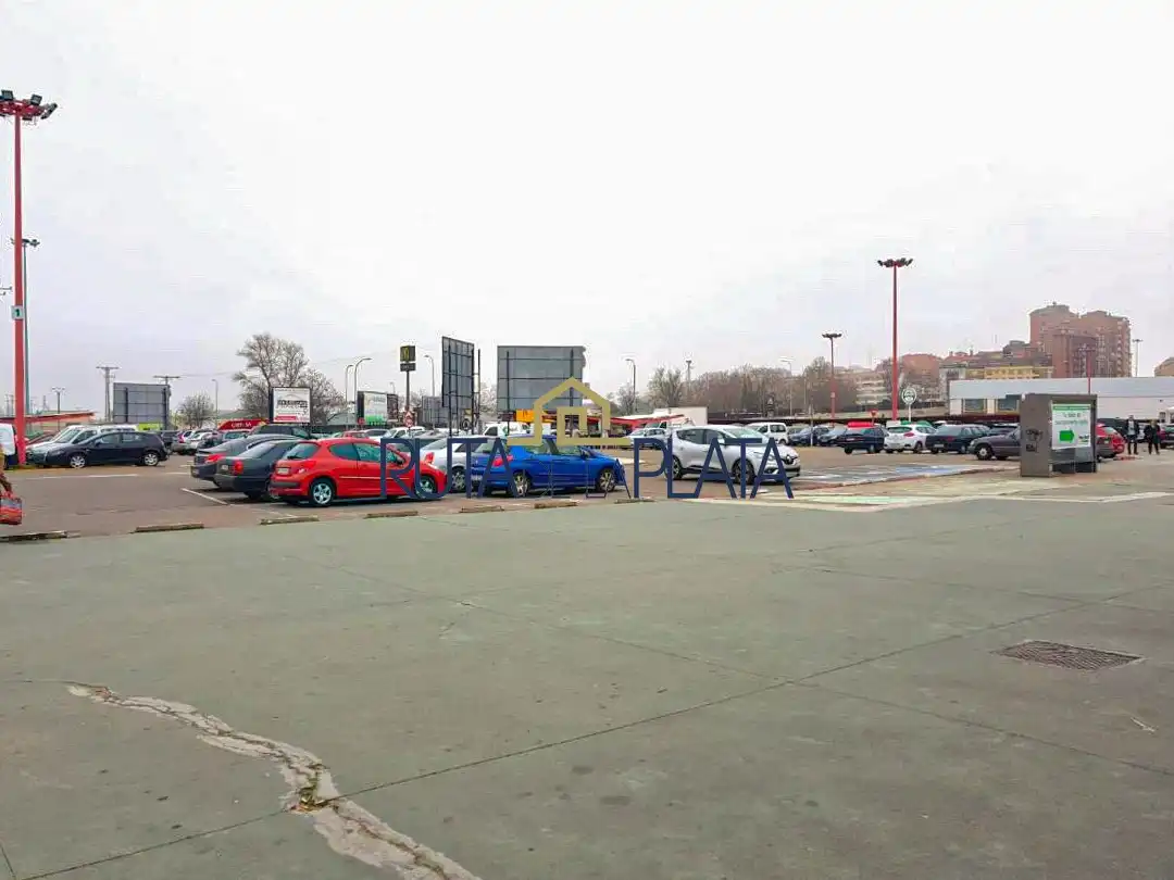 Aparcament de Local en venda en Zamora Capital  amb Calefacció i Terrassa