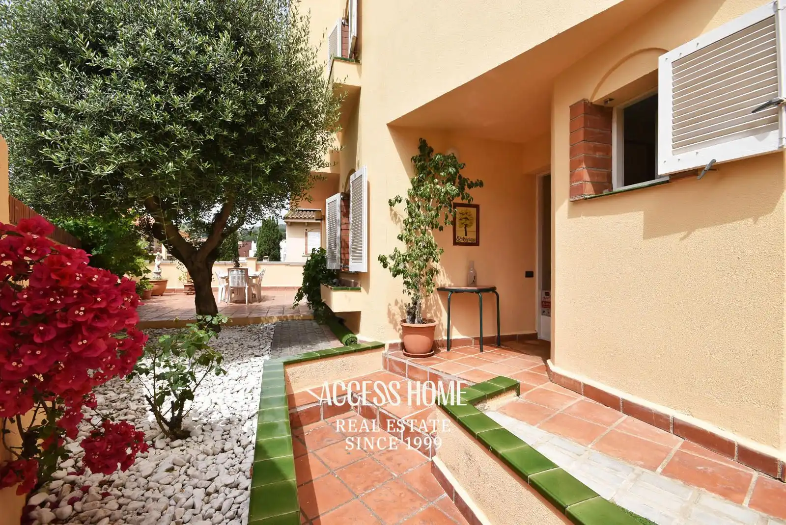 Garden of Houses for sale in Tiana  with Air Conditioner, Heating and Terrace