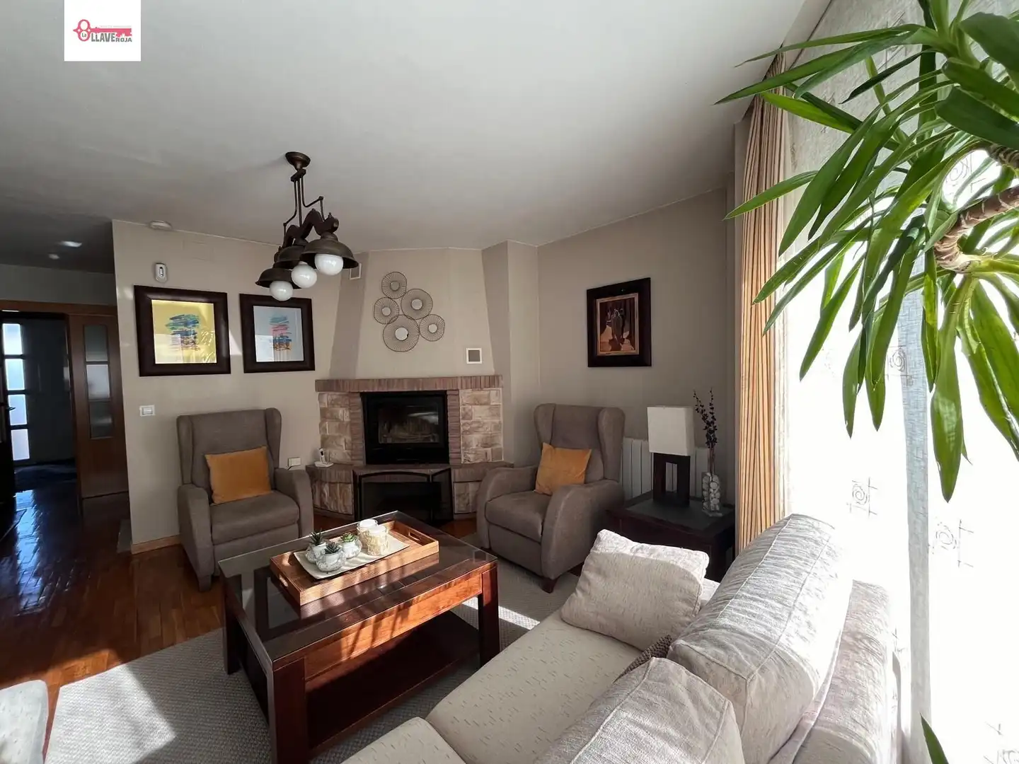 Sala de estar de Casa adosada en venta en Cardeñajimeno con Calefacción, Jardín privado y Parquet