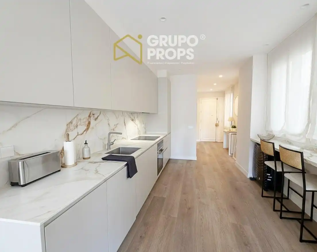 Küche von Wohnung zum Verkauf in Madrid mit Klimaanlage und Heizung