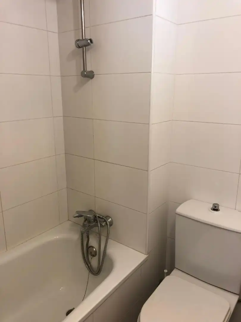 Baño de Casa adosada en venta en Gilet con Calefacción, Terraza y Horno