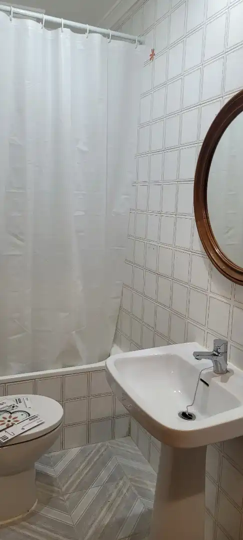 Baño de Piso de alquiler en Cuenca con Calefacción, Parquet y Amueblado