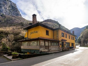 Wohngebäude zum Verkauf in Peñamellera Alta