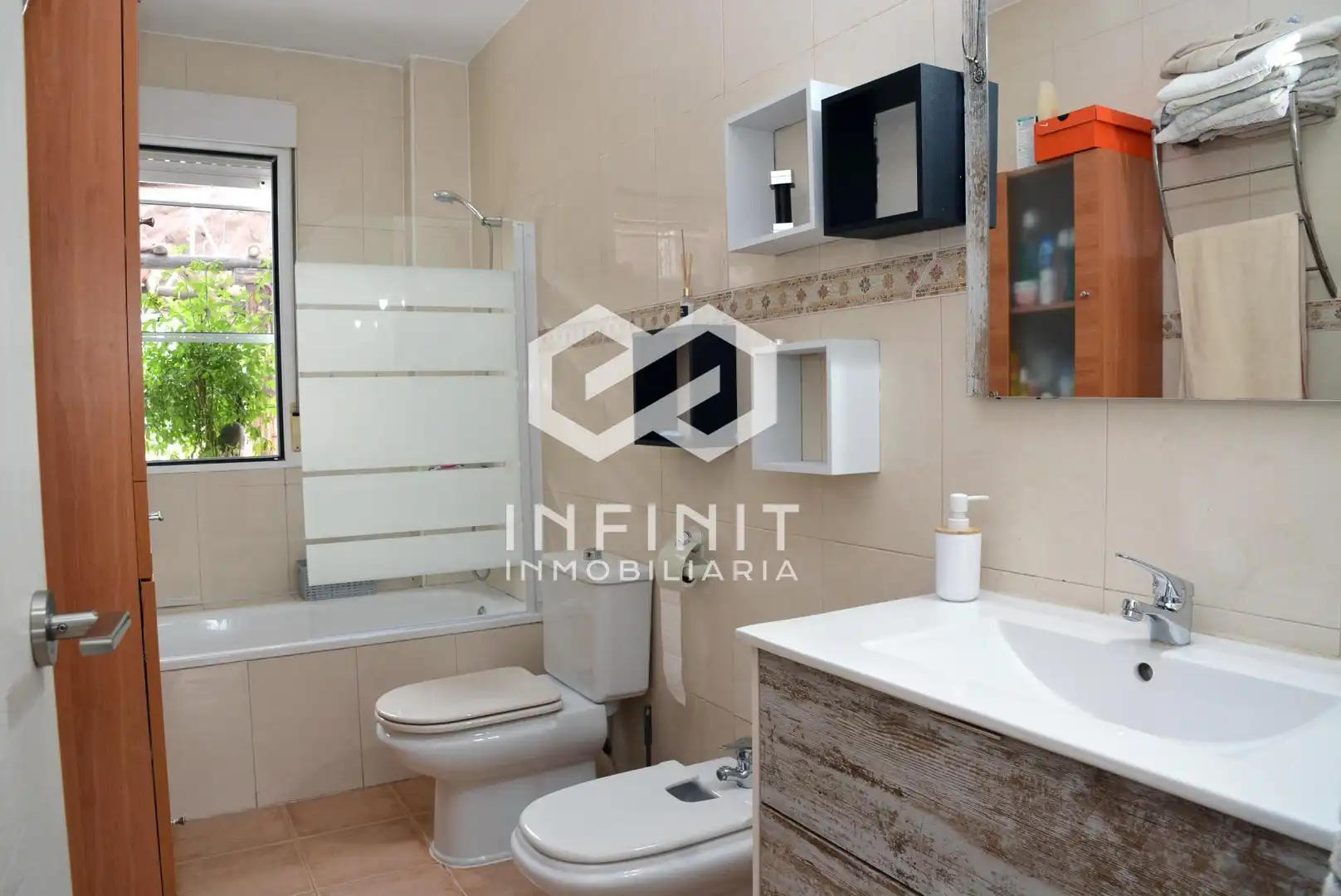 Bathroom of Houses for sale in Yebes  with Air Conditioner, Heating and Private garden