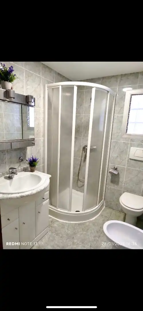 Badezimmer von Wohnung zur untervermieten in Valencia mit Klimaanlage, Heizung und Möbliert