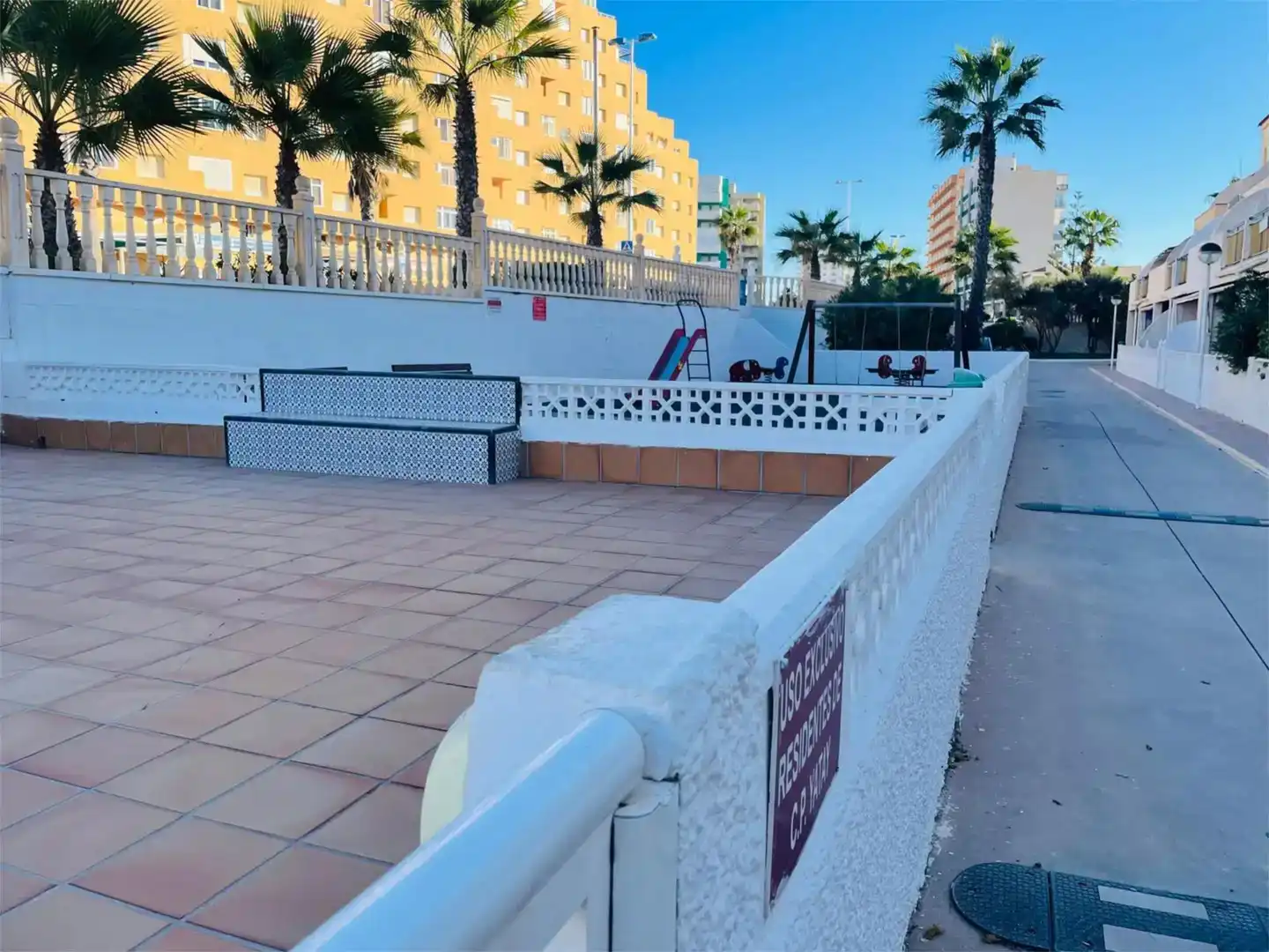 Piscina de Planta baixa de lloguer en La Manga del Mar Menor amb Aire condicionat, Jardí privat i Piscina