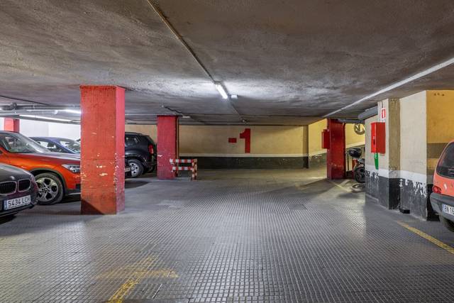 Garaje en Alquiler en  CALLE BONSUCCES, 7 en El Raval