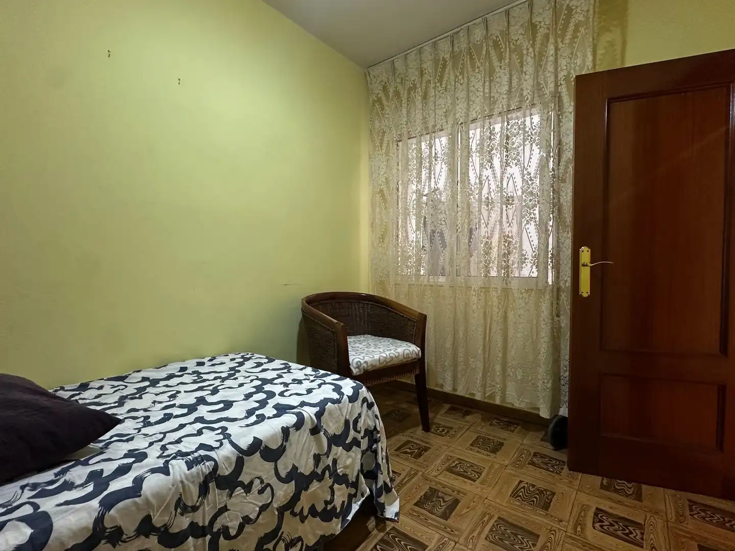 Habitación de Piso en venta en Gijón  con Calefacción, Terraza y Piscina