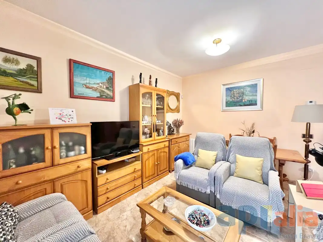 Wohnzimmer von Einfamilien-Reihenhaus zum Verkauf in Palamós mit Klimaanlage, Heizung und Terrasse
