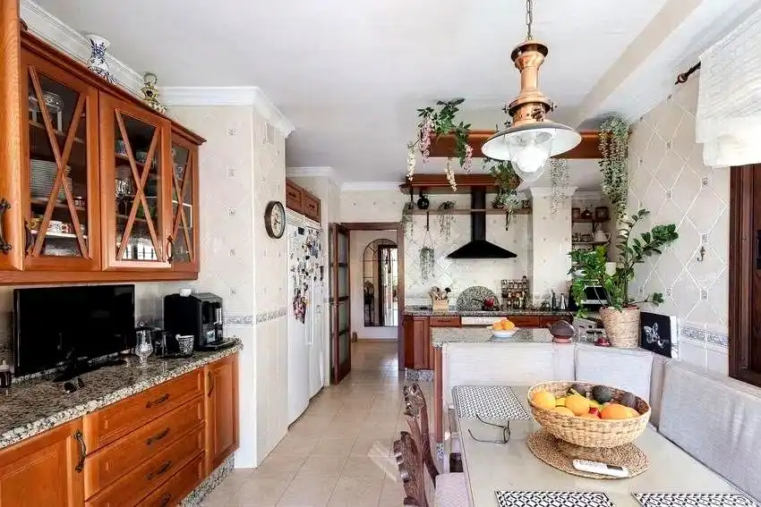 Küche von Haus oder Chalet zum Verkauf in Málaga mit Klimaanlage, Heizung und Privatgarten