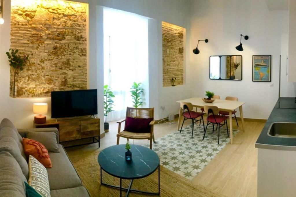 Sala d'estar de Pis de lloguer en  Cádiz Capital amb Aire condicionat i Balcó