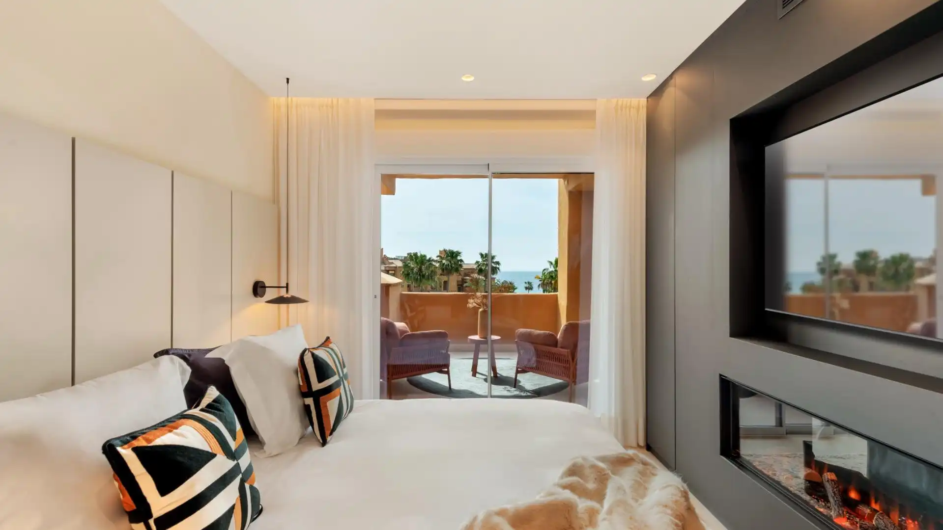 Schlafzimmer von Wohnungen zum Verkauf in Estepona mit Klimaanlage, Heizung und Privatgarten