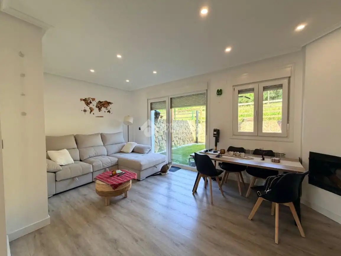 Sala de estar de Casa adosada en venta en Guriezo con Calefacción, Jardín privado y Balcón