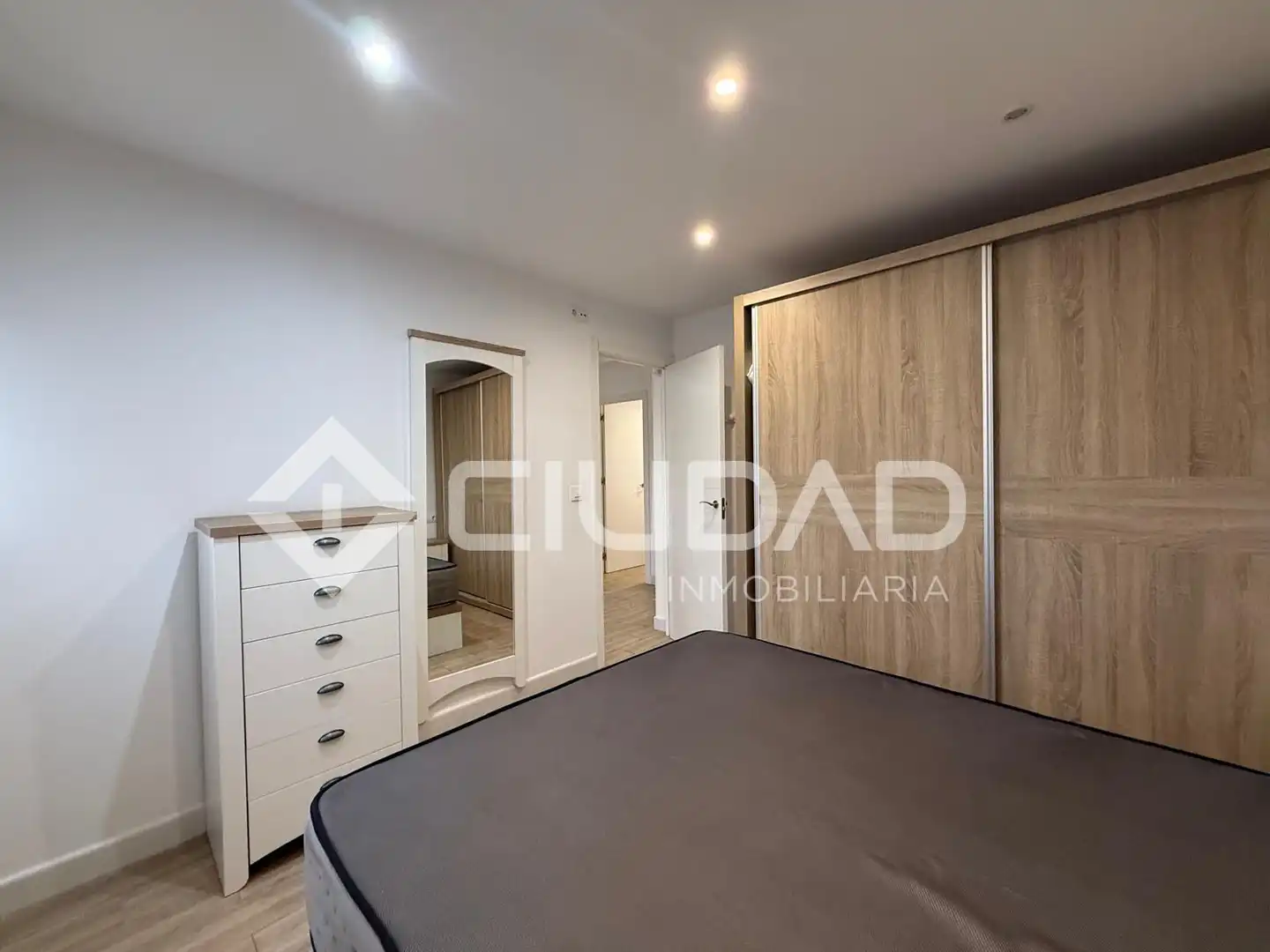 Piso en venta en El Bosque con Aire acondicionado, Amueblado y Alarma