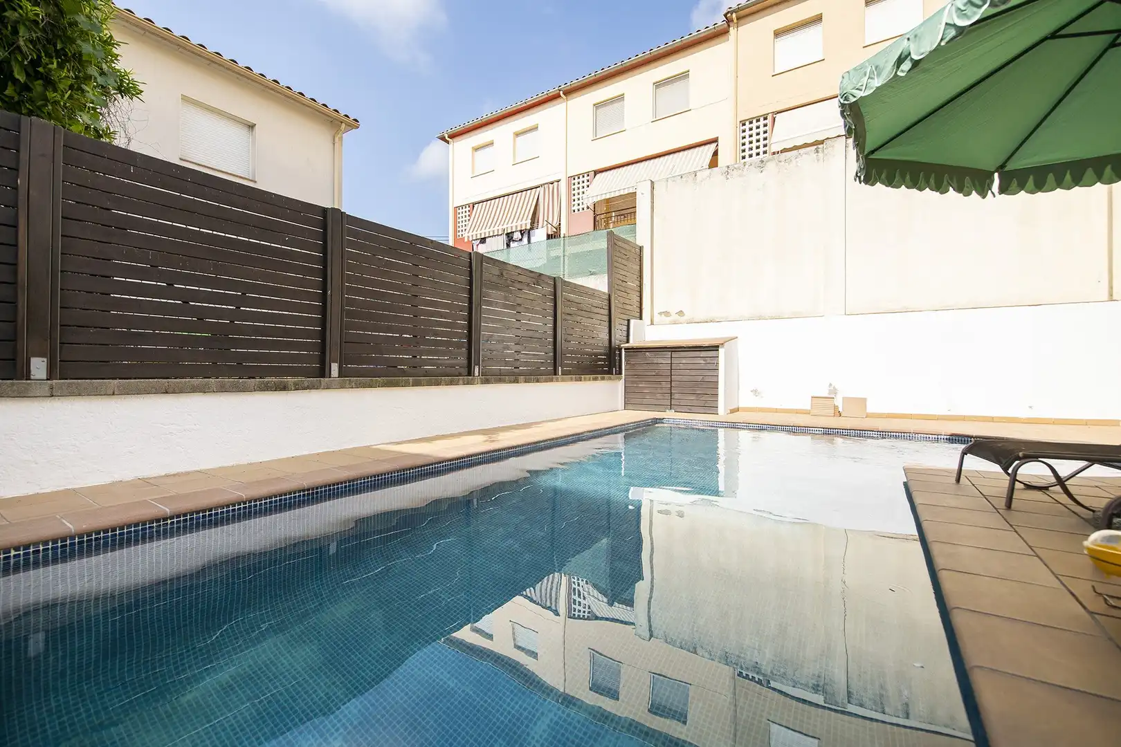 Piscina de Casa adosada en venta en Sant Julià de Ramis con Aire acondicionado, Calefacción y Terraza