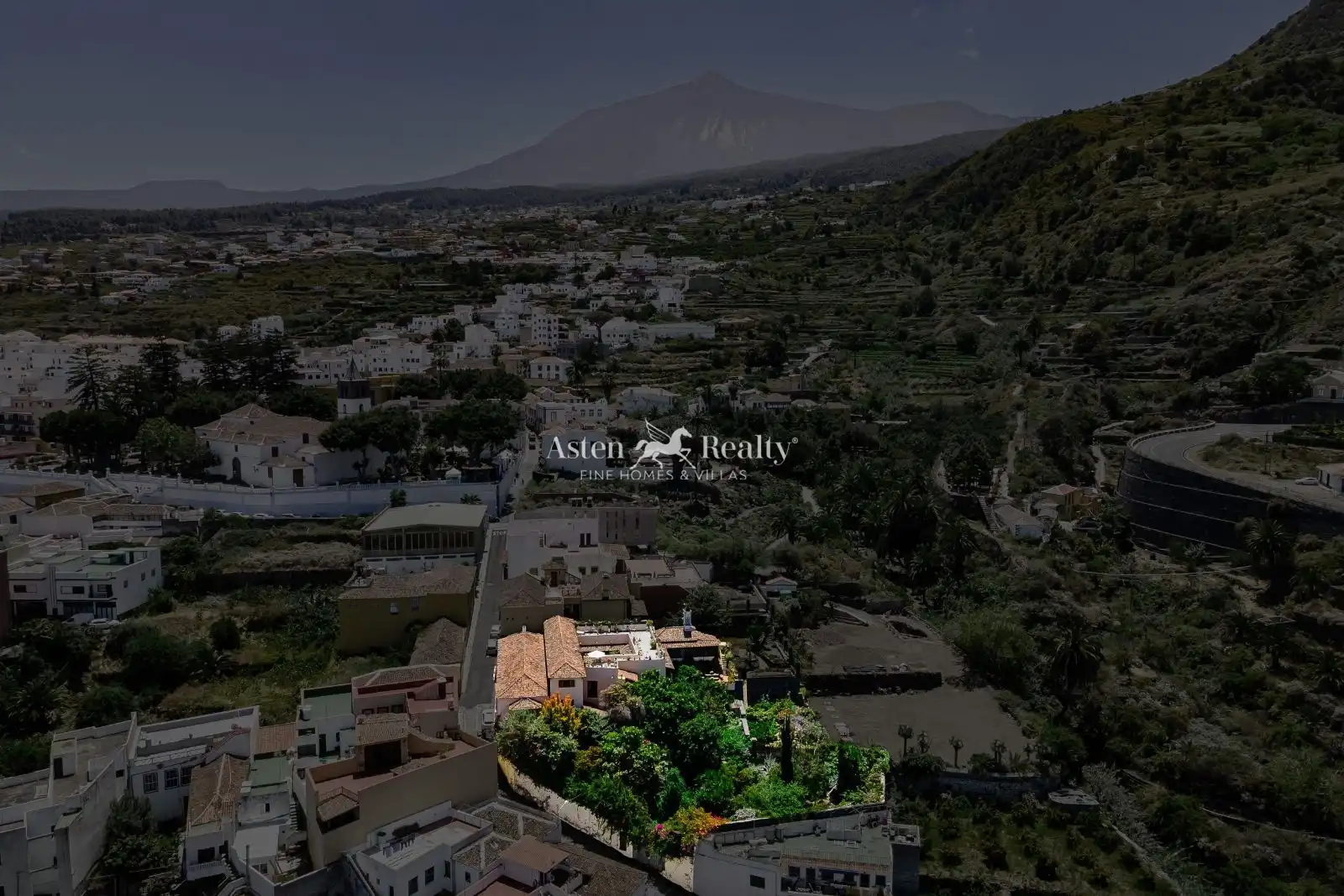 Vista exterior de Casa o xalet en venda en Icod de los Vinos amb Terrassa i Moblat