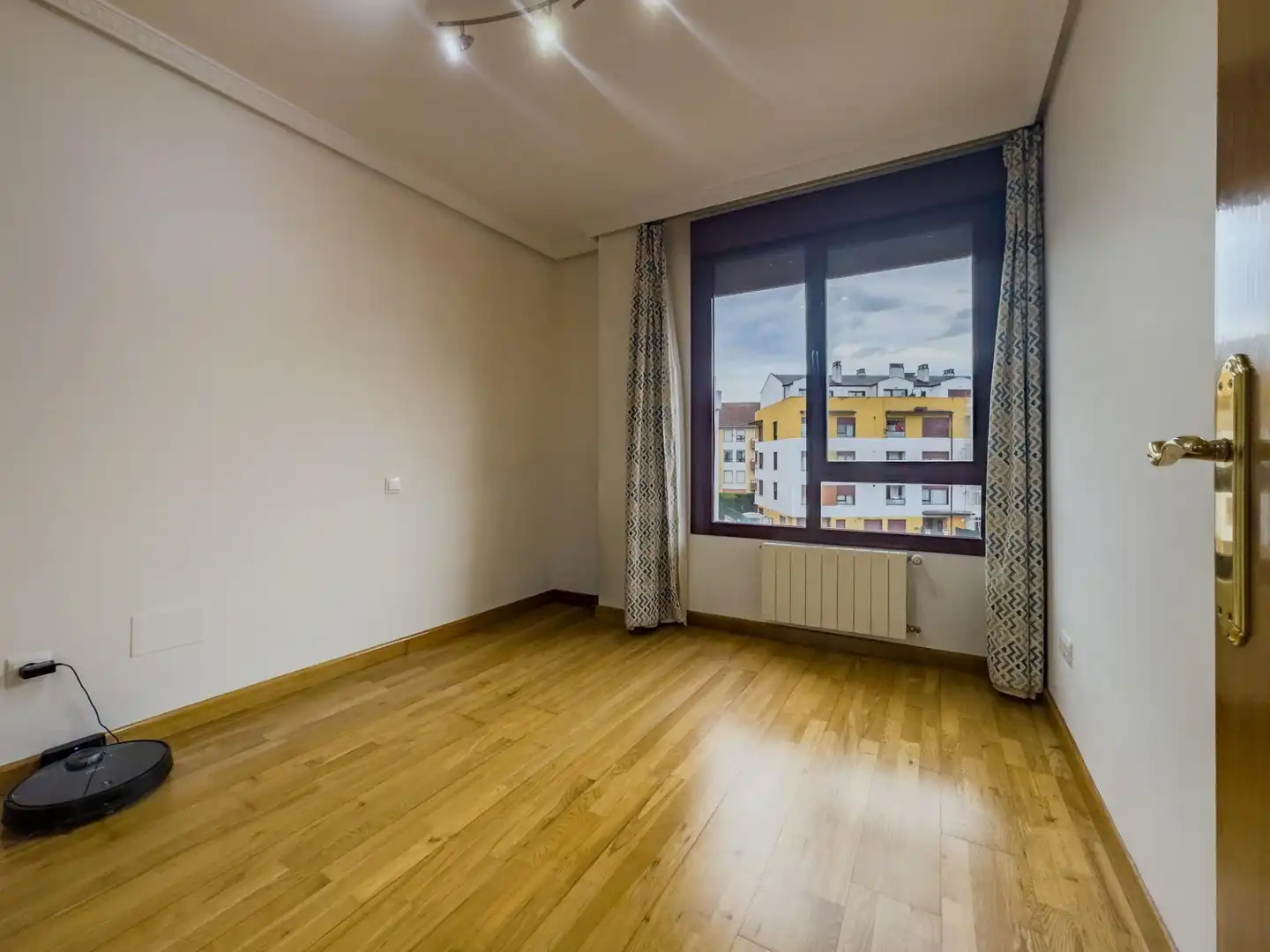 Habitación de Piso en venta en Entrambasaguas con Aire acondicionado, Calefacción y Jardín privado