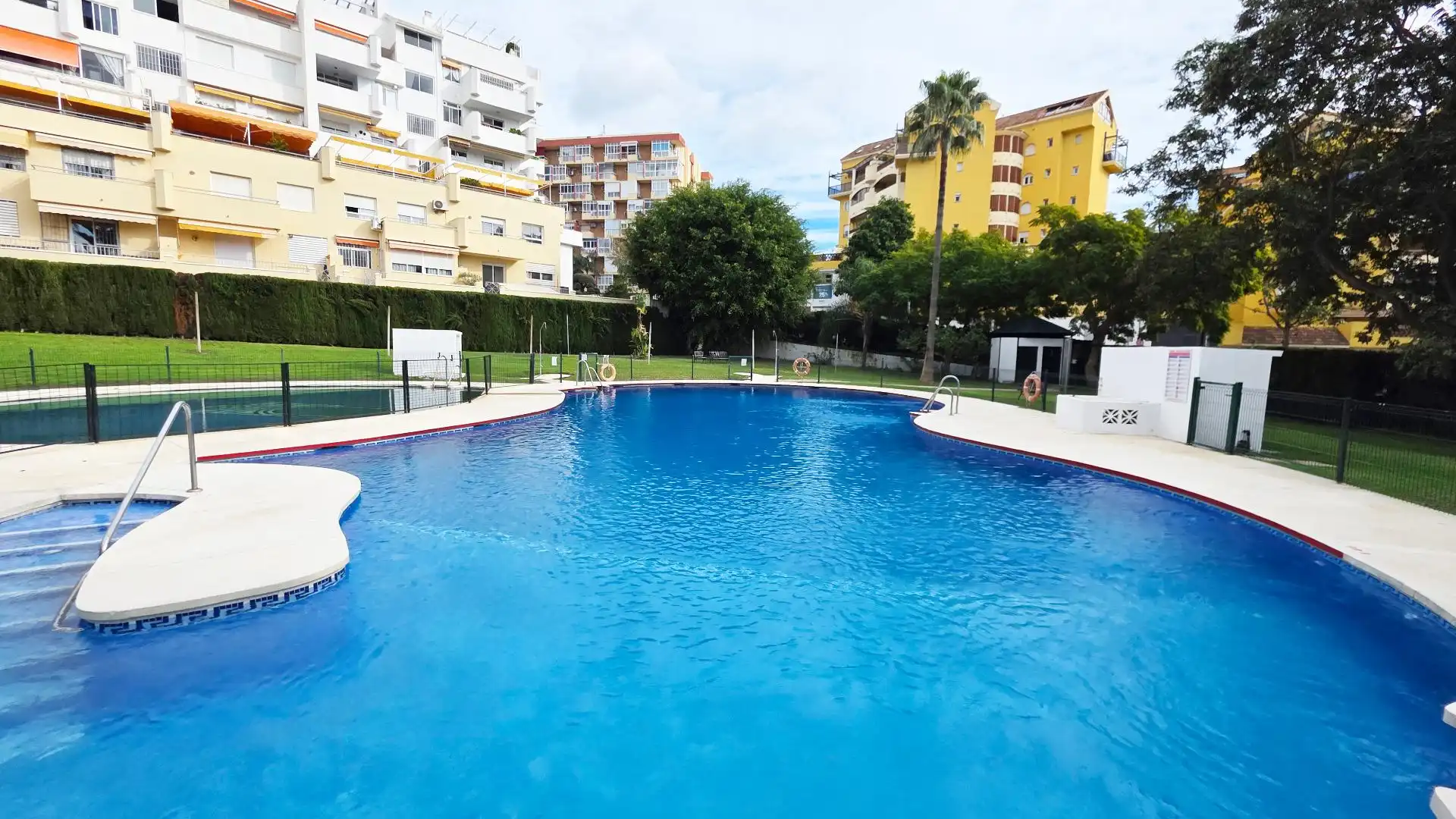 Swimming pool of Flat for sale in Benalmádena  with Air Conditioner, Private garden and Terrace