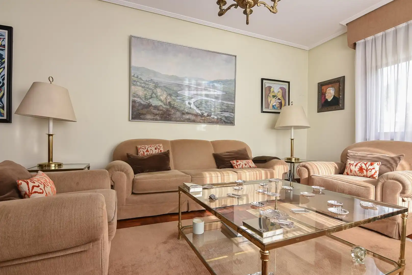 Sala d'estar de Casa o xalet en venda en A Coruña Capital  amb Calefacció, Jardí privat i Parquet
