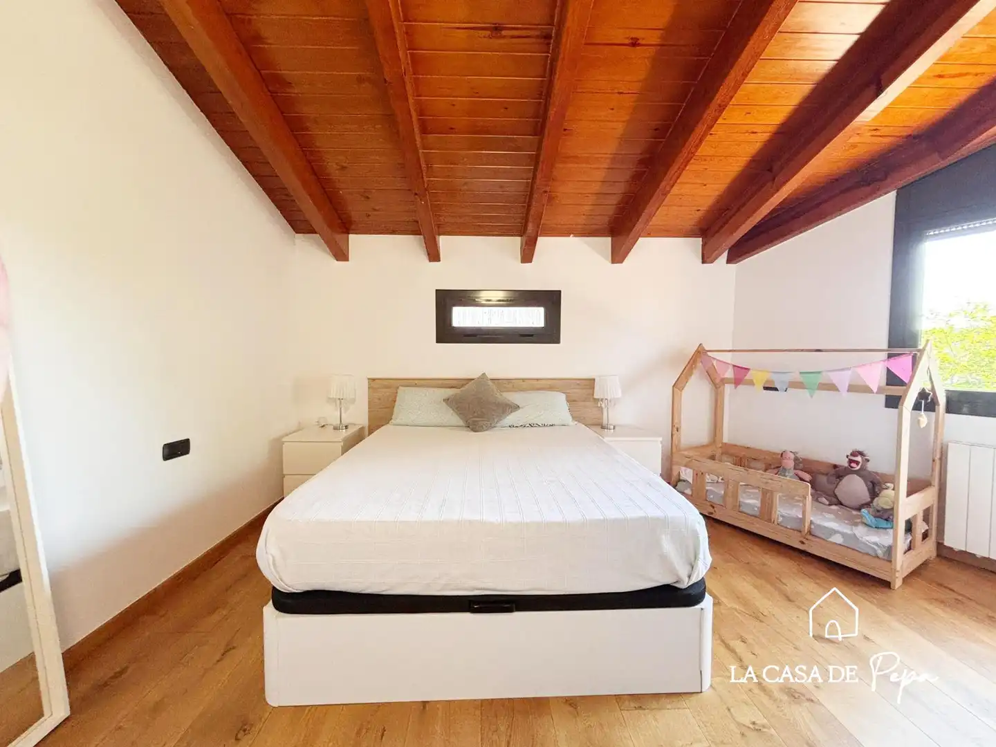Schlafzimmer von Haus oder Chalet zum Verkauf in Begues mit Heizung und Schwimmbad