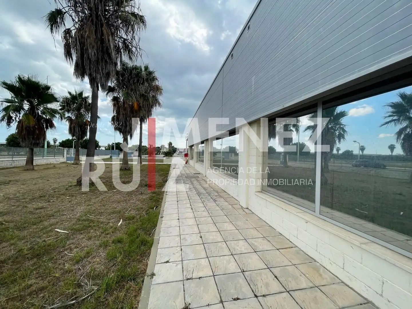 Exterior view of Office for sale in El Puerto de Santa María