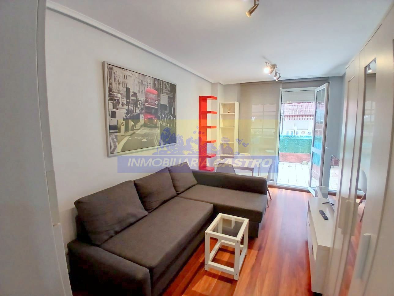 Sala d'estar de Apartament de lloguer en Castro-Urdiales amb Moblat