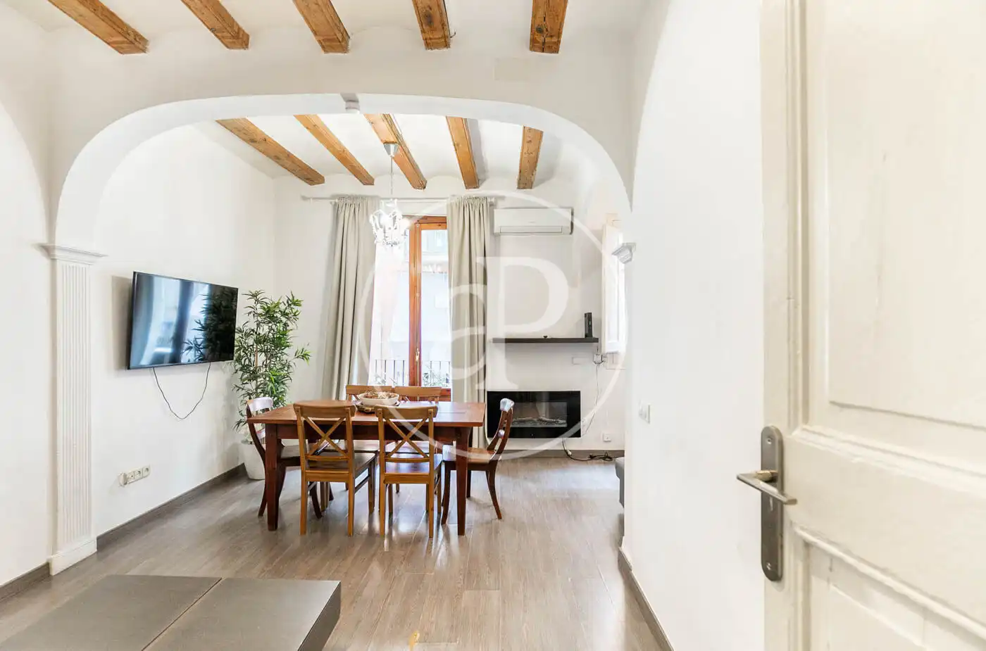 Außenansicht von Wohnung zum Verkauf in Barcelona mit Klimaanlage, Heizung und Möbliert