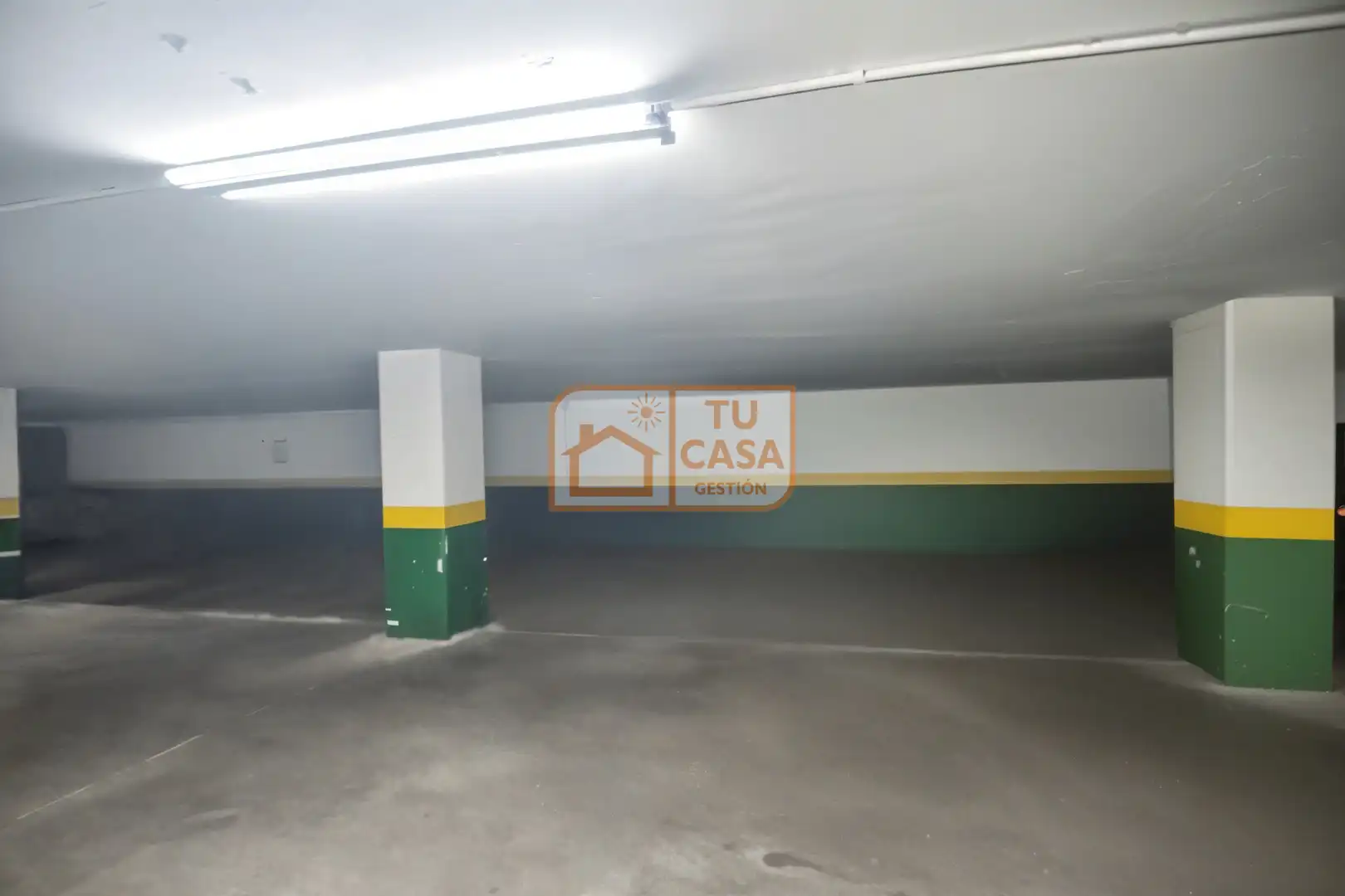 Parking de Oficina en venta en Cáceres con Aire acondicionado, Calefacción y Trastero