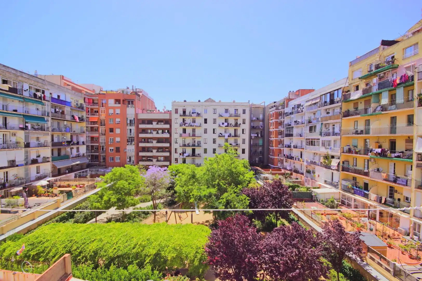 Vista exterior de Piso en venta en Barcelona con Terraza y Balcón
