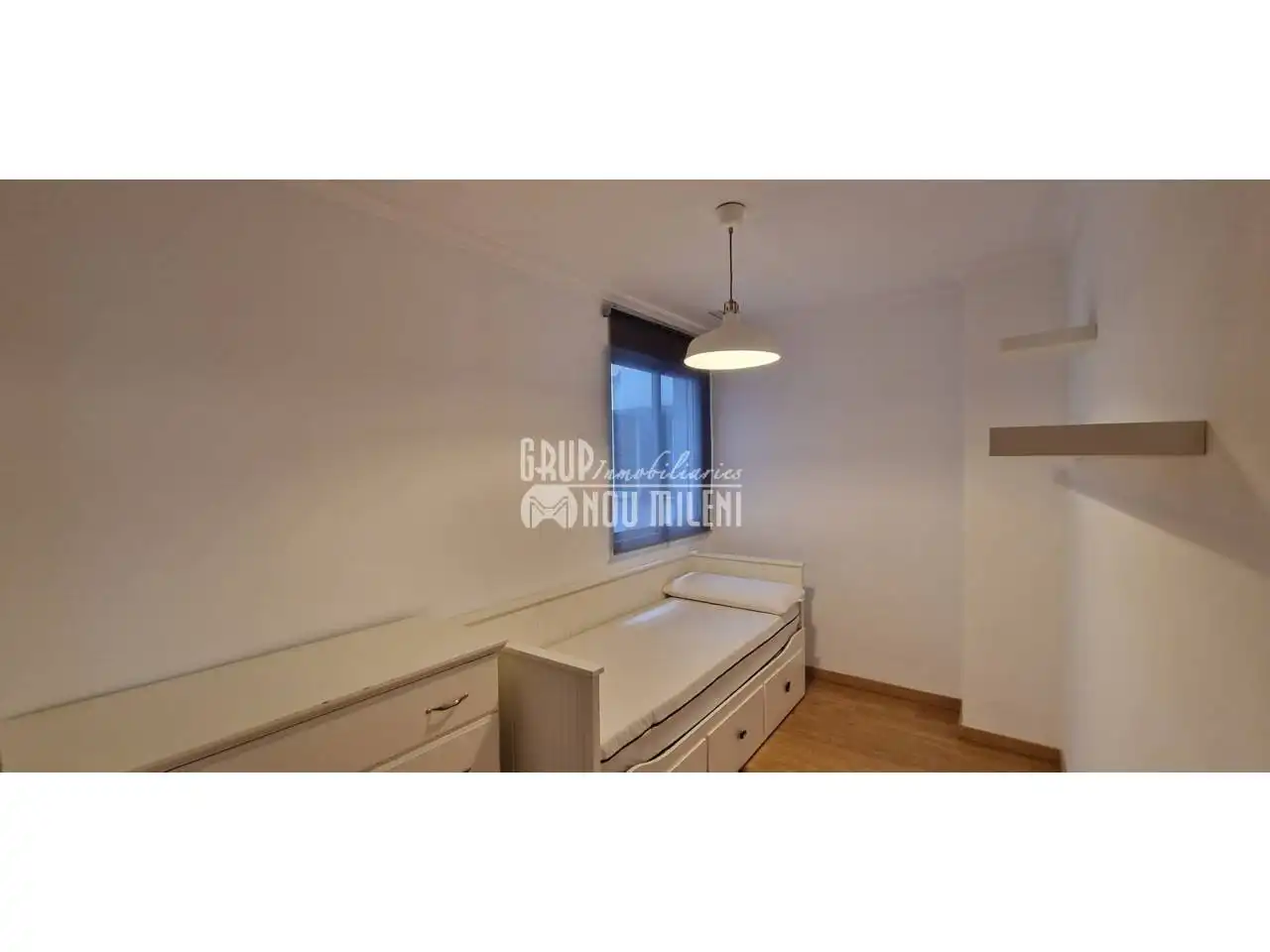 Bedroom of Flat for rent in Silla  with Air Conditioner, Heating and Parquet flooring
