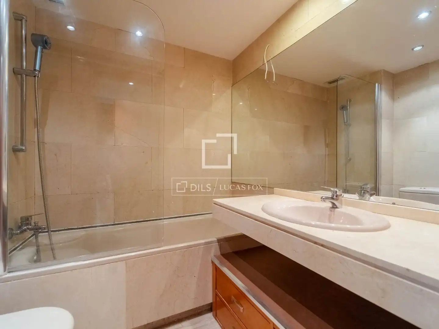 Baño de Piso en venta en Valencia con Aire acondicionado, Calefacción y Jardín privado