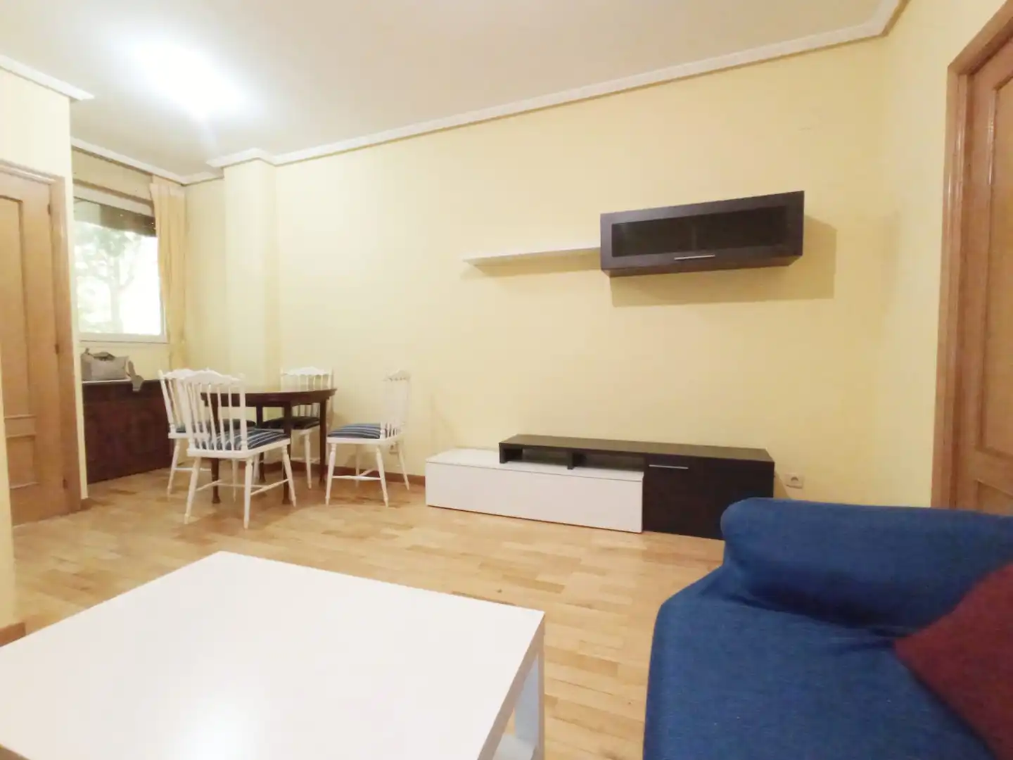 Sala de estar de Apartamento en venta en Burgos con Calefacción, Parquet y Amueblado