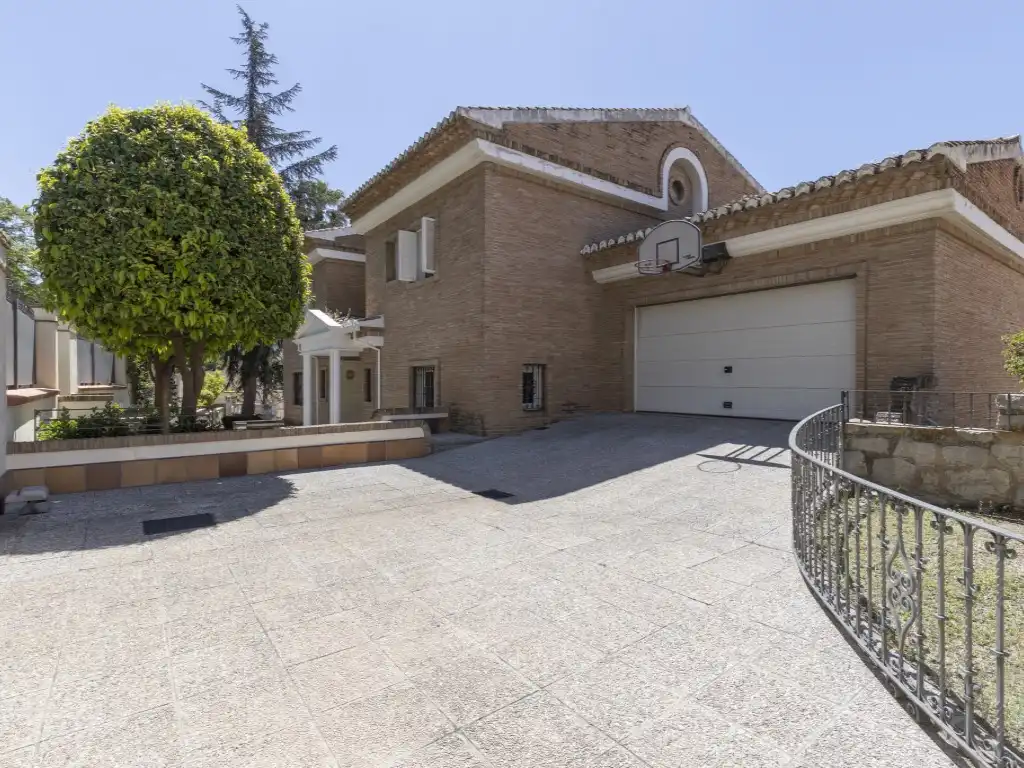 Exterior view of Houses for sale in Granada