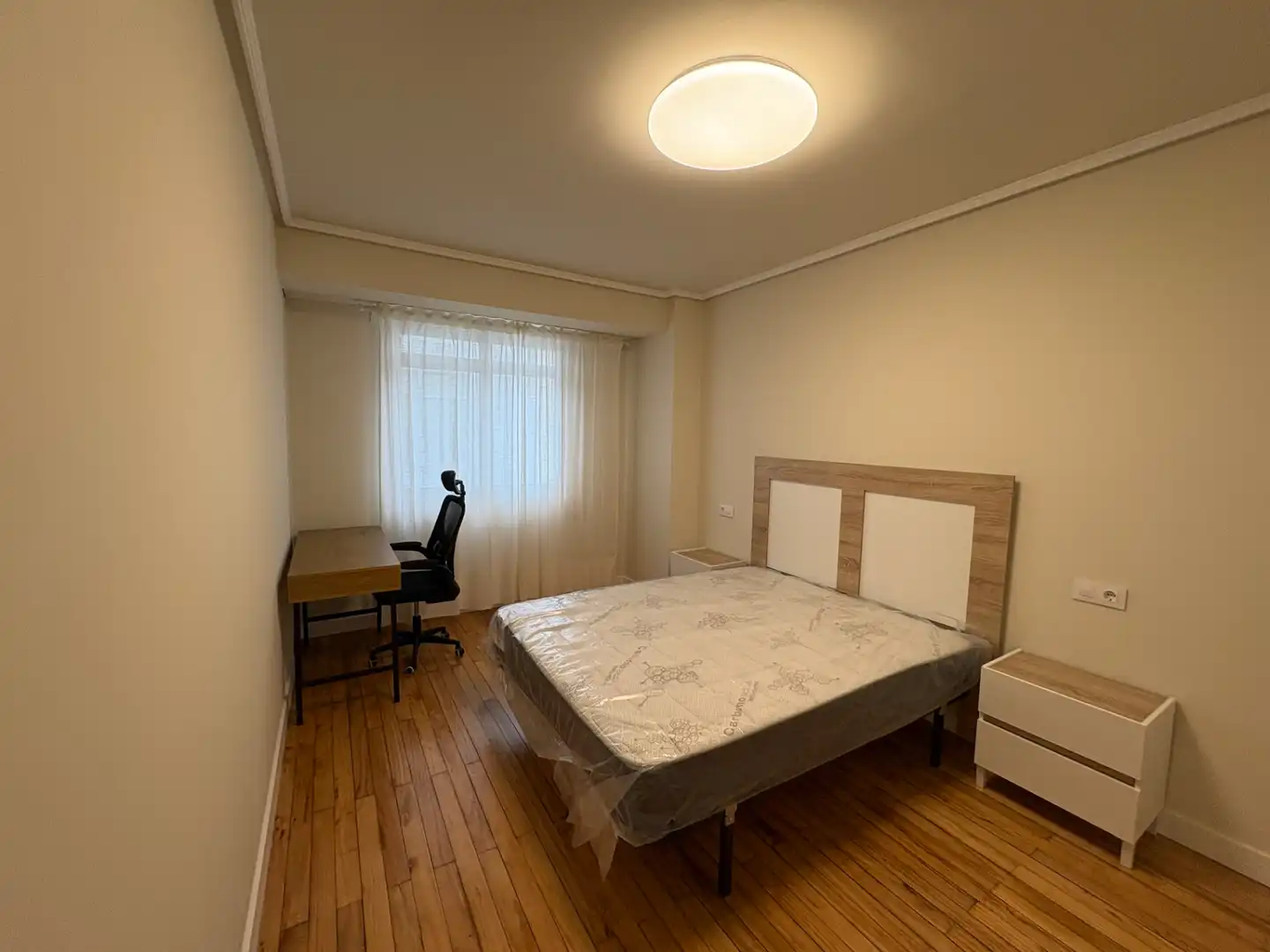 Schlafzimmer von Wohnung zur Miete in Ferrol mit Abstellraum, Möbliert und Ofen