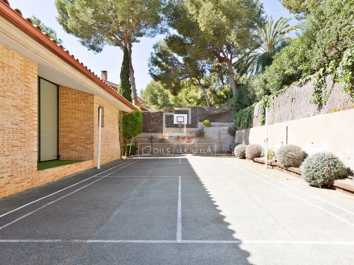 Vista exterior de Casa o xalet de lloguer en Castelldefels amb Aire condicionat, Calefacció i Jardí privat