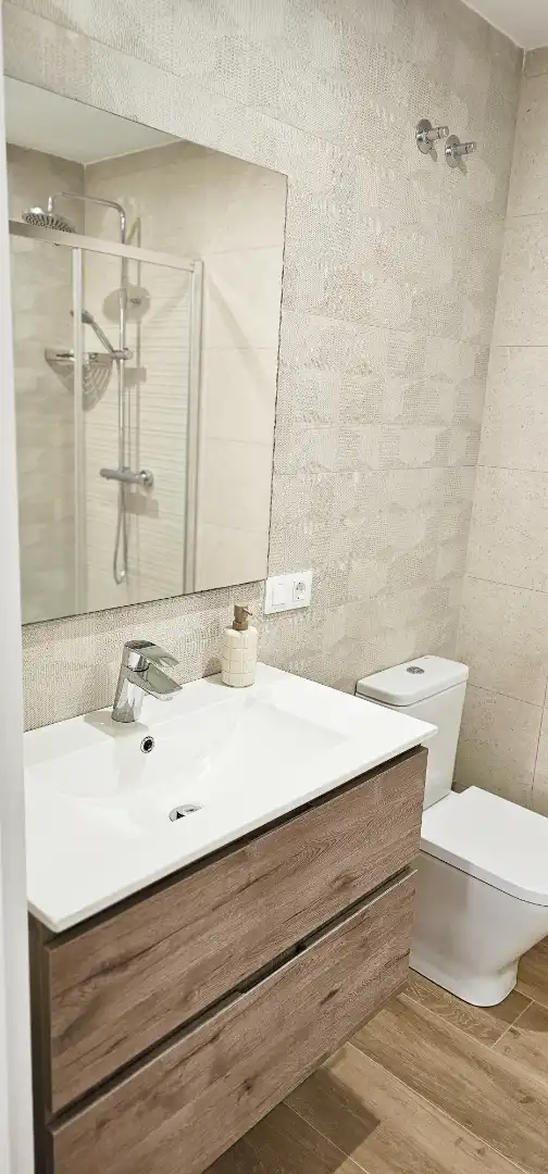 Bany de Apartament de lloguer en Sopela amb Calefacció, Moblat i Forn