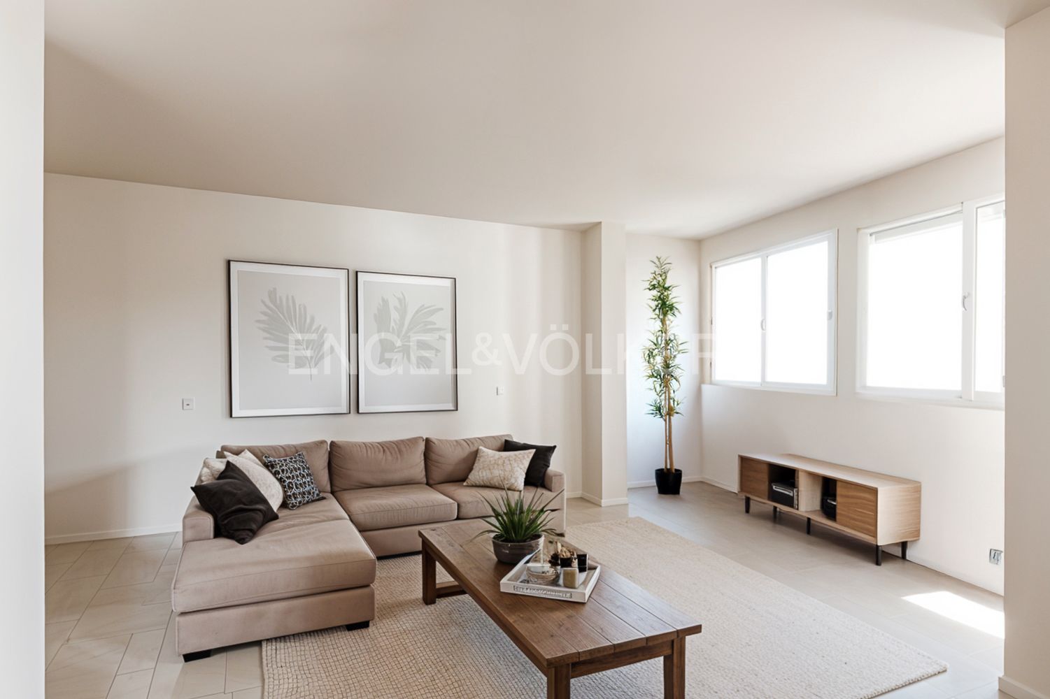 Sala d'estar de Apartament en venda en  Madrid Capital amb Aire condicionat, Calefacció i Jardí privat
