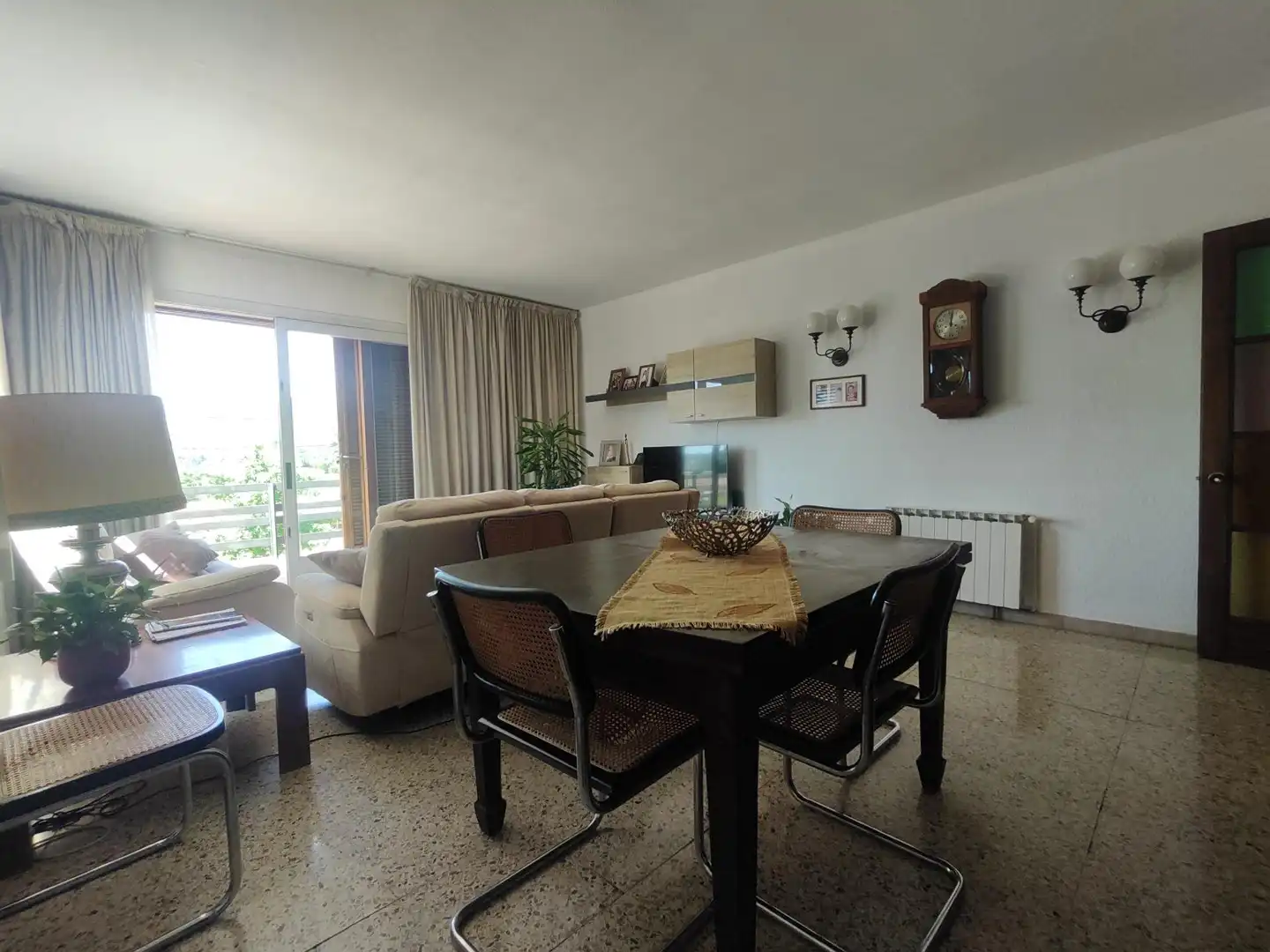 Sala d'estar de Casa o xalet en venda en Vallbona d'Anoia amb Aire condicionat, Jardí privat i Terrassa